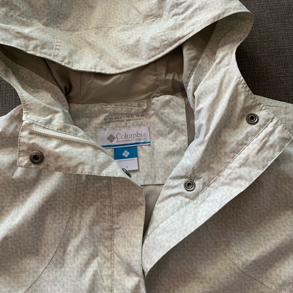 Waterproof Columbia Rain Jacket - Picture 4 of 7